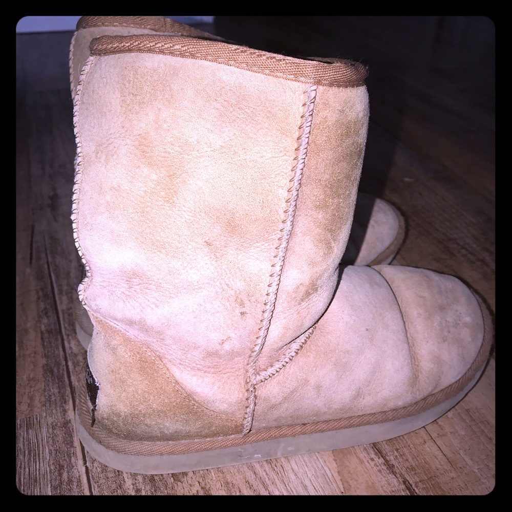 Tan uggs size W7